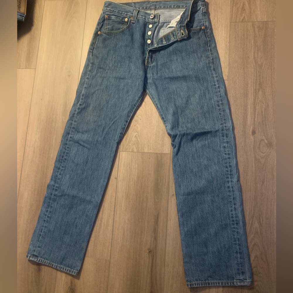 Men's Levi’s 501 Straight-Leg Denim Jeans in Medium Blue